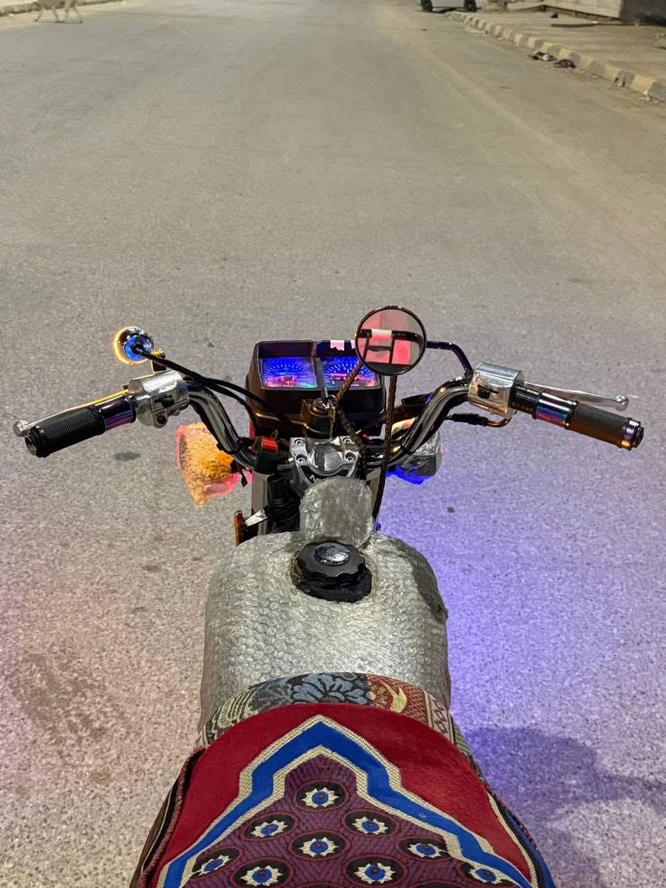 سلام عليكم ورحمه الله وبركاته 
للبيع دراجه 4 كير نامه امتياز اوراق سكنر موديل 26 الدراجه خير من الله ماتذب عليها ولا ربع الدراجه عل بلاد جديده ومال جناي وكلشي مامفتوح بيها ولا مبدل المكان كربلاء حولي ابو مهدي المهندس الاستفسار ***********
