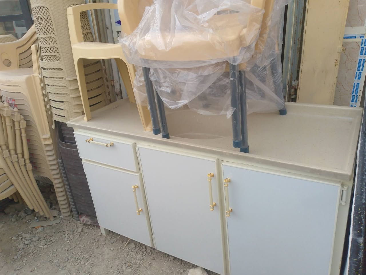 معرض شامل هيت شارع چري مقابل جامع عبدالله بن المبارك ..م...***********جمله ومفرد 
سنك مرمر متر ونص احطاطه  مرمر هيت 190الف فقط 
سنك متر وربع  احطاطه 150الف مرمر هيت
