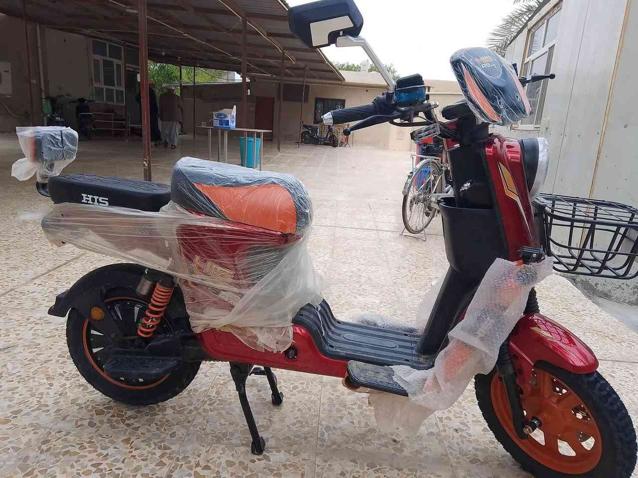 السلام عليكم دراجة للبيع الدراجة جديدة بمعنى الكلمة صارلي شهر  من شتريته دراجة R9ماكس 5بطاريات 32امبير الدراجة تايرات جوبلس وجبلي  جديدة جديدة جديدة سبب البيع محتاج فلوس سعر 630وبيه مجال بغداد ابو غريب ***********
