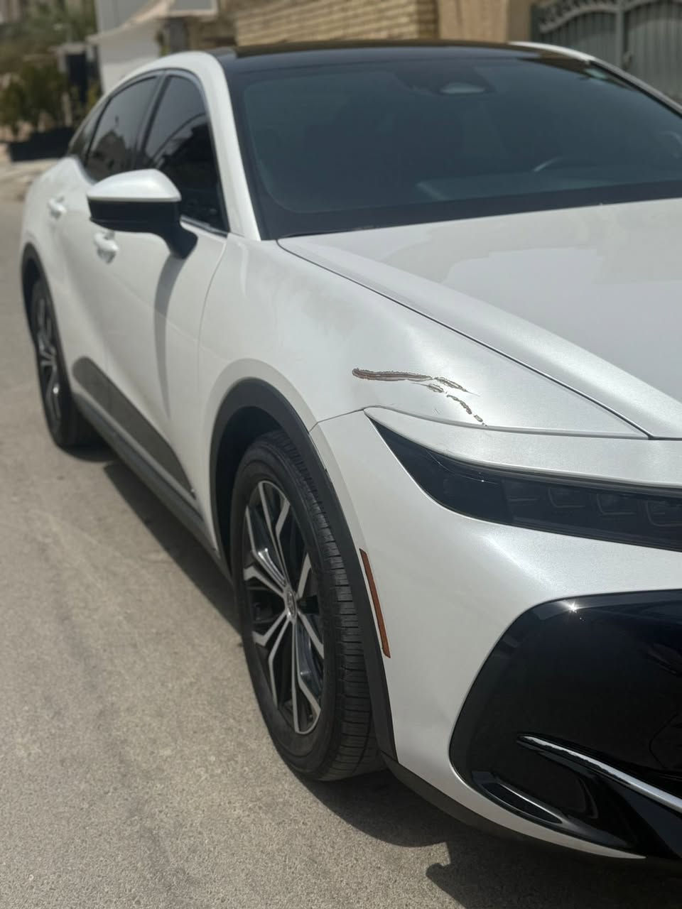 Toyota crown 2023 limited 
وارد امريكي هايبرد
اللون ابيض قمارة اسود
ايرباكات سليمة 
بصمة تشغيل وبصمة ابواب
تدفئة تبريد مقاعد
مقاعد كهرباء
اللايت 4 عدسات
حادث بارد فقط في جاملغ الايمن 
ومثل ما موضح في الصور
السياره مرقم بغداد ترقيم جديد الدولي
السعر290
ملاحظة للبيع فقط 
للاستفسار الاتصال على الرقم 
***********
