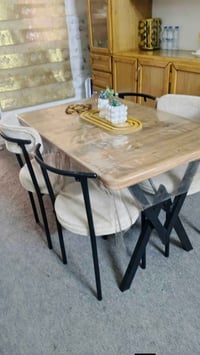 ميز • ٤ كراسي • حي النصر