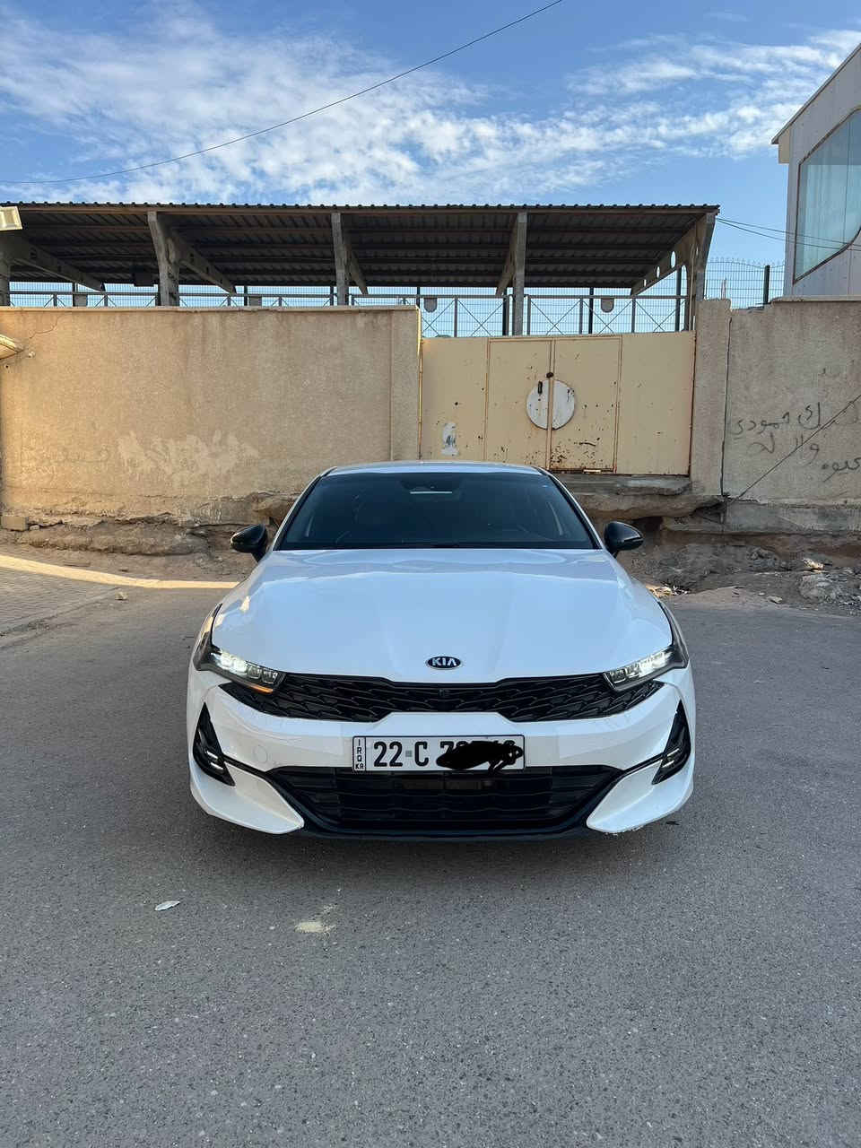 السلام عليكم K5 مديل 2021 وارد امريكي بيه جاملغ وبنيد نفسهن مصلحات لغود وشواصي مكفولات بدون يرباك وبيه مكانين بارد بسيطات موصفات سياره جيتي لاين فول ماعده بنرامه مكينه ١٦٠٠ تيربو مكينه وكير وتبريد وحداديه مكفولات سياره جاهزه من كل نواحي مانقصه برغي ماشيه ٨٠ ميل رقم ربيل بسم شخص تحويل لو وكاله حاضر سنويه 2027 تنتهي 
مكاني بصره📍
 رقم *********** 📞
سعر 165$
