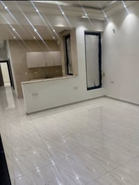 🏡 شقة ديلوكس للإيجار – المنصور / حي العربي طابق أول، 2 نوم، صالة، مطبخ...