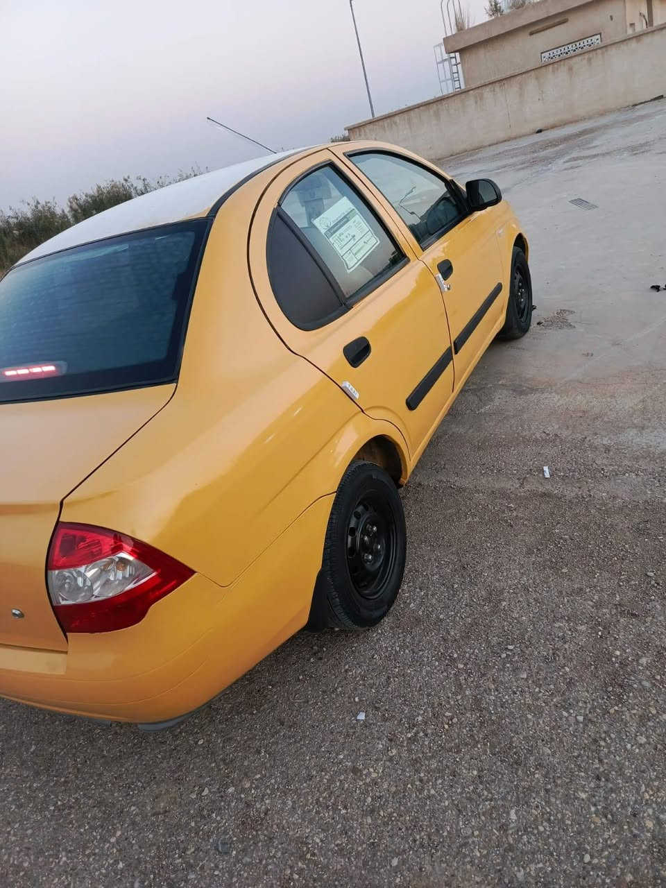 سلام عليكم طيبه البيع موديل 16  سياره مكفوله كير مكينه تخم تاير جديد حداديه جديده باتري جديد تبريد شغال مصفره هيئه وغرامات سنويه 28 تحويل ثاني سعر 43  مكان سياره كوت مركز المدينة رقم ***********
