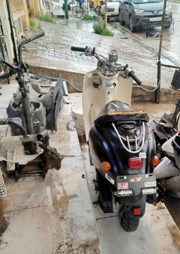 سلام عليكم شلونك شباب دراجه لبيع عبد حليم كفرات بلادي محرك ما مفتوح كبس كهربائية سلف  شقال  السعر 275 شراي تعال خاص 🤍


**إذا كنت صاحب هذا الإعلان وتريد حذفه لأي سبب، رجاءا أرسل رسالة إلى الدعم الفني**