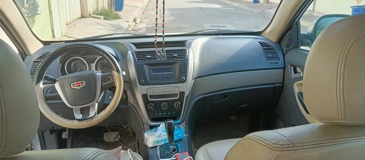 السلام عليكم سياره جيلي عليه موديل 13 فول الفول فتحت سقف تحكم ستيرن كراسي جلد تتفئه وتبريد بل كراسي كهربائي اشاير بل مري كراسي الوره قلاب 5راكب جنطه كهربائي سنوية لل 28 رقم سليمانية نكليزي وكاله وتحويل تخم تاير جواه محوره مكينه وكير نيسان سني 4سلندر هيه اصل 4 انسه صرف البانزين بيه جملغ السايق صبغ وشويه من الباب السايق السياره موجوده بكركوك بيتيخوبغداد دوامي *********** السعر78 مراوس عادي
