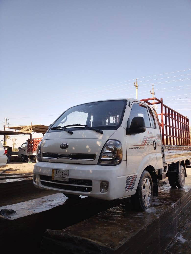 السلام عليكم
كيا موديل ٢٠٢١
محرك كير حداديه شاصي رقم شاصي كل مكفول 
تخم تاير جديد تبريد ثلج 
بيه صبغ فوك البنيد والبنيد مبدل 
رقم كربلاء تحويل ثاني يوم 
مراوس بفحل ٤٠٠٠ فقط
العنوان كربلاء طويريج ***********
