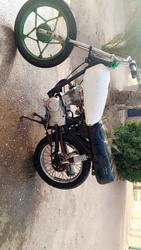 من رخصت مدير الكروب دراجه مديل 20 السعر 200وبيه مجال رقم صاحب الدراجه ...