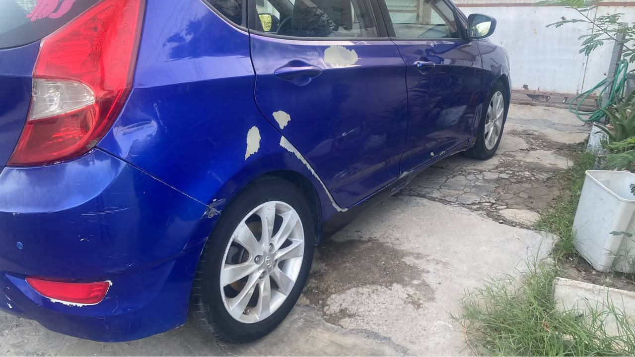 اكسنت هاج باك امريكي موديل 12 حادثهه قبغ جنطة ومبدل  الكشر بي طخات وشخوط ورصعات والصبغ مكشر في بعض الامكان مكينة 1600 GDI بحالة ممتازة والگير 6 نمر بحالة ممتازة تبريد وتدفئة وحدادية وكهربائيات ممتازة  شاشة وحساسات وكامرة خلفية ماشية 85 الف ميل  سونار ما بيهه السعر المطلوب 78 $ ورقة  والسيارة باسمي والسنوية جديدة والرقم جديد 
السعر المطلوب  78 $ ورقة 
مكاني بغداد اليرموك ( ***********) بغداد, العراق
