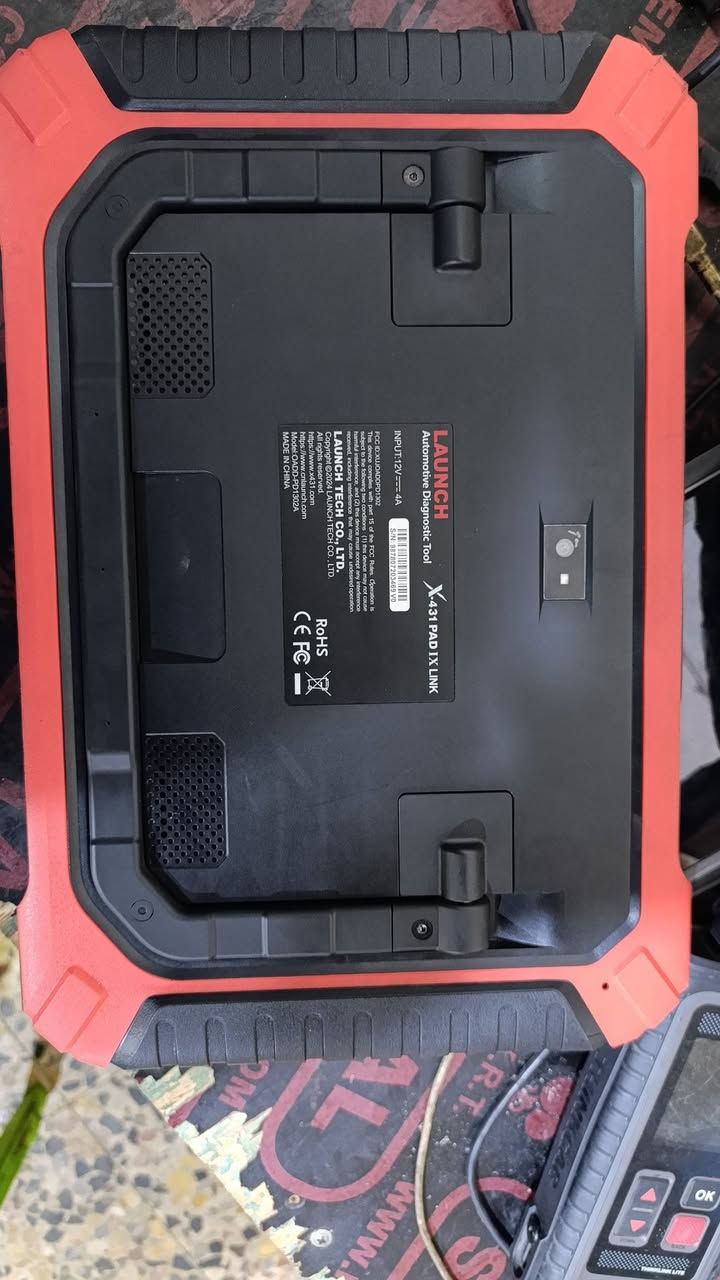 السلام عليكم جهاز كمبيوتر باد 9
تحديث جديد لجهاز يفحص جميع انواع السيارات 
ويفحص السيارات الكبيرة الديزل السكانيا والمارسدس
مع البرمجه مع مخططات السيارات الكبيره والصغيره الاورداتا
***********
