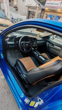 للبيع هوندا سيفك ٢٠١٧ تك باب مكفوله من الصبغ جاهزه من كلشي جديده لوك 0...