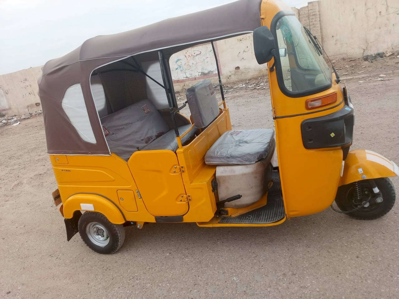 السلام عليكم تكتك للبيع موديل 21شهر 11 رقم سنويه 
تحويل ثاني يوم العنوان بغداد ***********
