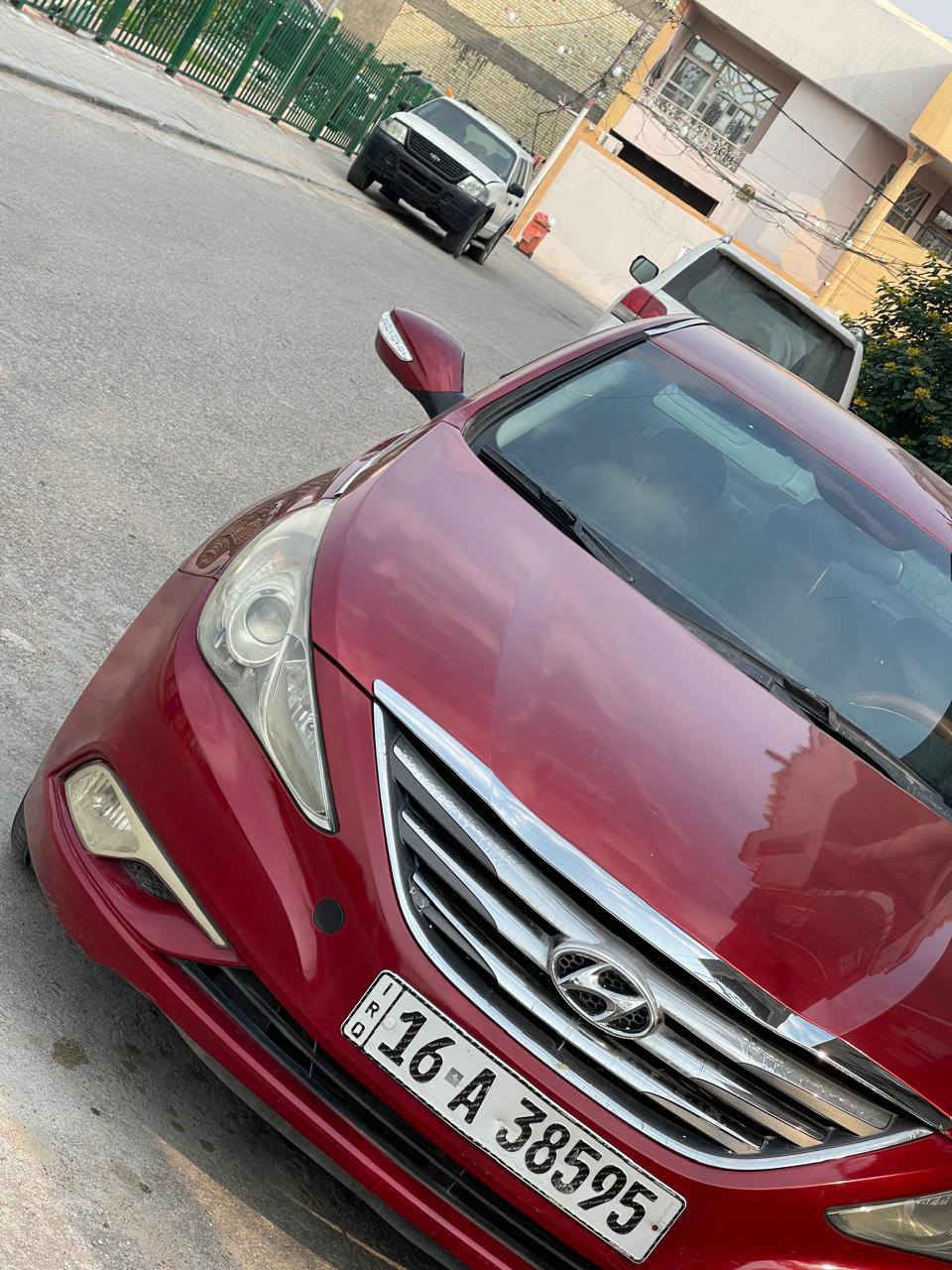 السلام عليكم 
سوناتا للبيع موديل 2014 محركه 2400 GDI رقم إنكليزي قادسية سيارة  بسمي ضربته باب سايق جامىلغ الأيسر  بيه صبغ نص صفحه ملاون فول مواصفات معدا الفتحه مواصفات سيارة 
بصمه تشغيل 
بصمه أبواب 
تحكم سترين
مقعد كهربائي
اشاير بالمري
كشنات تدفئة 
شاشه بلاديه
كاميرا دواره
  العنوان السيارة النجف 
رقم الهاتف ***********
