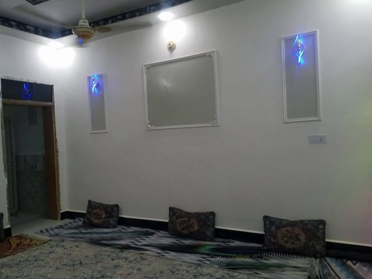 يا رزاق 

البيت اللبيع 100متر حي النداء منطقه 51318

البيت جديد شغل جناي كامل مفتوح على شارع قنبر الرئيسي 

خدمات ماء كهرباء بلباب السعر 68وبي مجال اني صاحب الدار استفسار ***********
