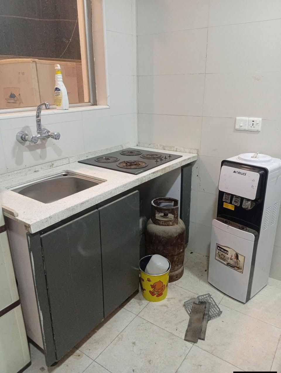 الغراض اللبيع السبلت 2طن انفيرتة  وثلاجة نضيفة وبراد مامستخدم بس مرة وحدة لاسعار سعر السبلت 600
وسعر ثلاجة 500 والبراد 125 وطباخ والمخسلة100
المكان زعفرانية. بس الشراي يخابرني علئ الواتساب
***********
