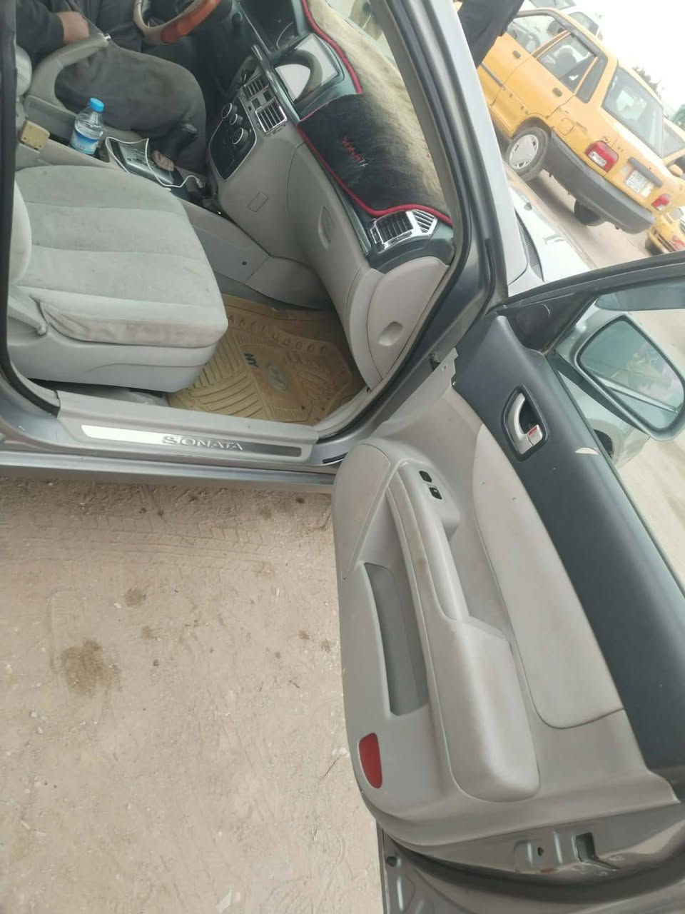 السلام عليكم
للبيع سوناتا 2006 مكينه كير مكفولا 6--3300حدلديه جديده تخم تاير مصبوغا عام رقم كربلاء سنويه لل28 تحويل ثاني يوم  مكاني كربلاء طوريج سعر 85 وبيها مجال الشراي يتصل ***********
