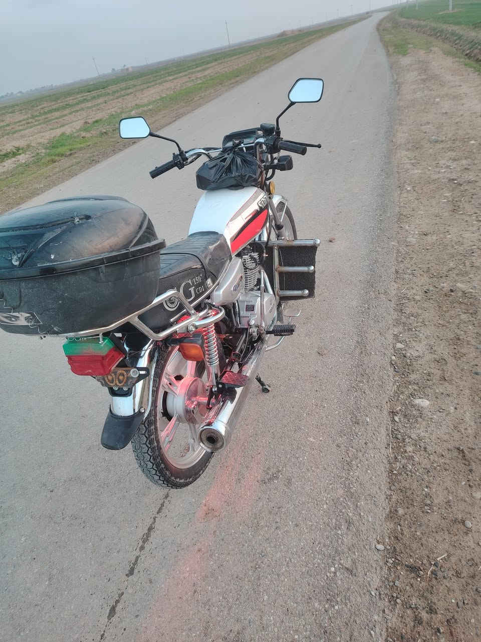 السلام عليكم ماطور للبيع موديل 22كهربائيات كلها شغاله السعر 600 اوبي مجال قليل الاتصال على الرقم ***********
