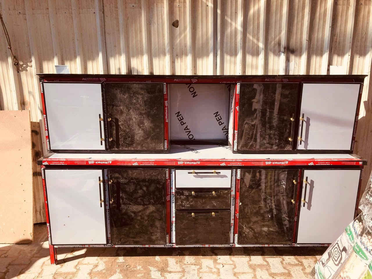 السلام عليكم متوفر كاونترات واخشاب جديد ومستخدم وايضاََ يتوفر نضام استبدال  الكاونترات الجديد بل مستخدم وعمل وصيانة الكاونترات والاخشاب المكان مشخاب قرب جسر الدبينيه
السعر والتفاصيل (خاااص خاااص؟) 
***********
