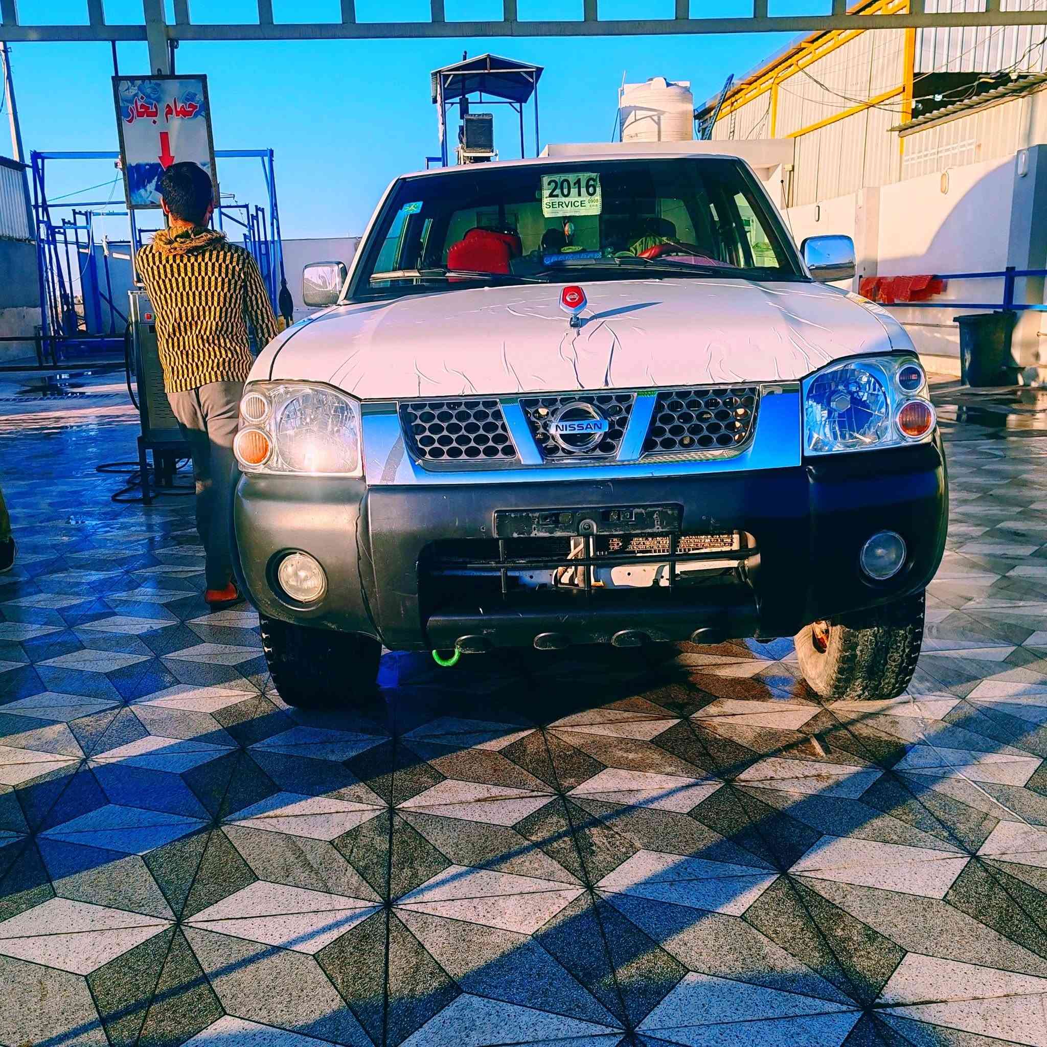 السلام عليكم ورحمة الله وبركاته نيسان فور ويل 4×4 مديل 2016 مكفوله كفاله عامه من الضربه وصبغ مكينه جديده كير حداديه تخم تاير كله جديد رقم انكليزي 29واســـــط بسمي مراوس حسب القناعه. 
المكان الكوت حي الجهاد
السعر 175 وبيها مجال 
***********
