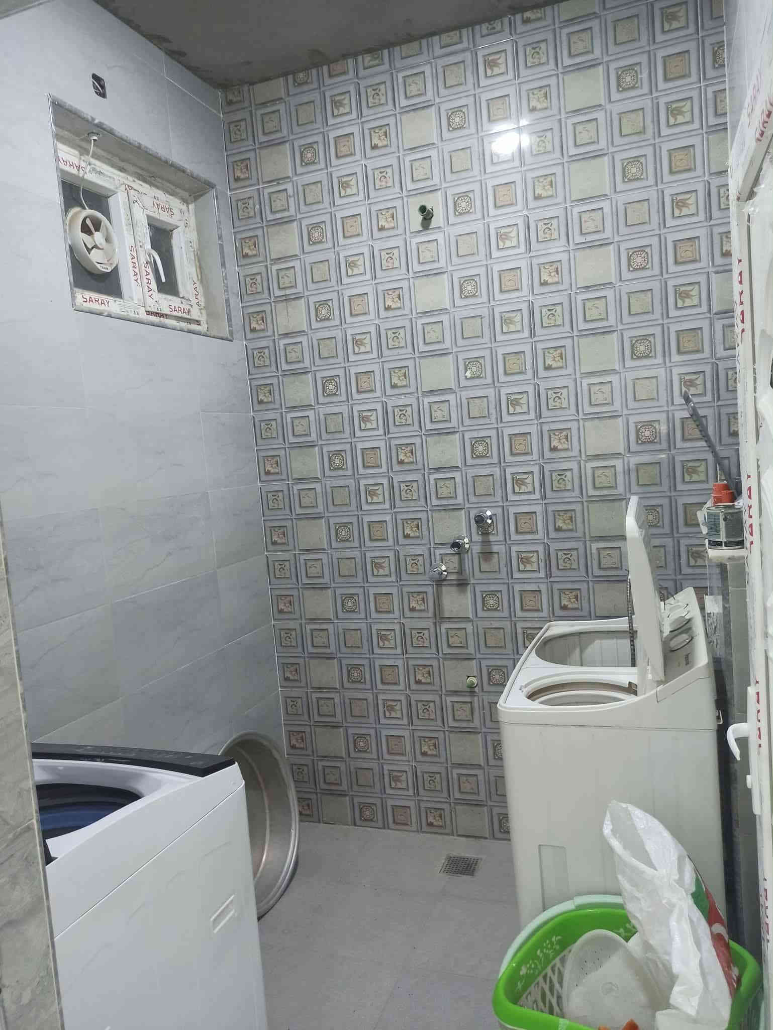 السلام عليكم بيت للبيع مساحه 250متر شغل درجه اولى حديث 2024 في حي النهضه خلف سوق ابو جميغ بيت قاطين مكوناته
2صاله 4غرف ثنين سويت كامل حمامات عدد 5 سطحين اساس وسقف كونكريت مسلح رباطات شغل درجه اولى بيت كلش متعوب علي مواد كله من الزين غير متواجد على الفيس تصال على رقم وعرف باقي تفاصيل مطلوب اسكان 50مليون
***********.  ***********
