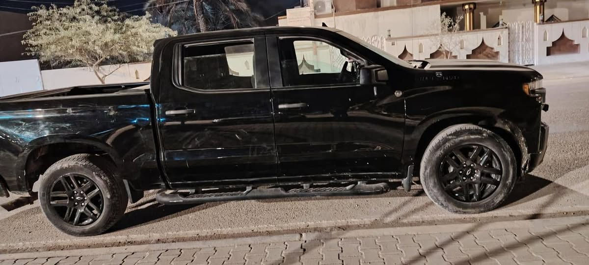 السلام عليكم 
مكلف بالنشر 
للبيع سلفرادو 
السعر 230 $ وبيه مجال 
وارد امريكي حادثه بجم تبديل بنيد + دعاميه
العنوان البصره المدينه 
رقم بصره تحويل
باقي التفاصيل اتصل وبخدمتك 
‭0771 201 5608‬

‭0780 963 5421‬
