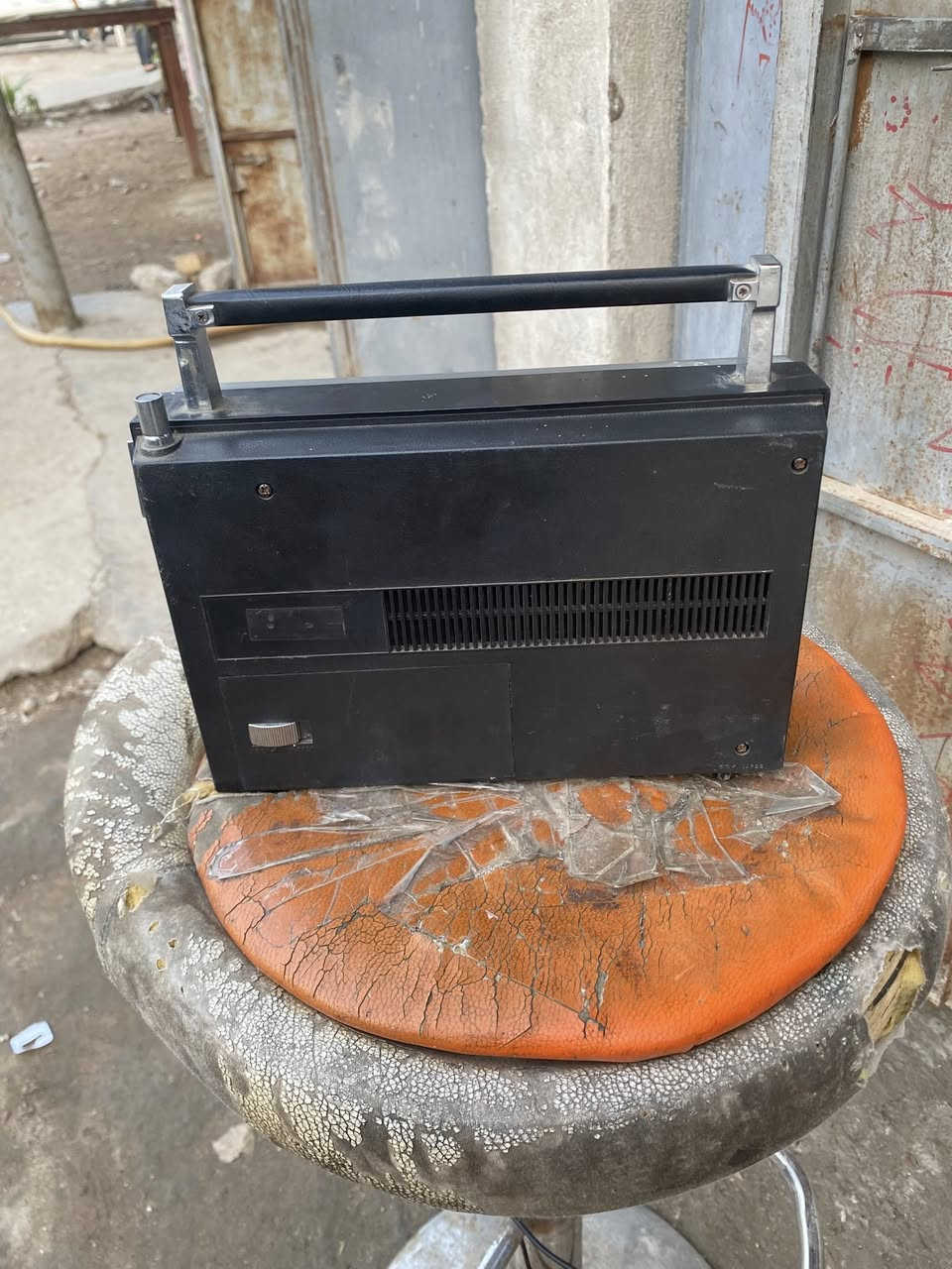 راديو قديم للبيع ***********
