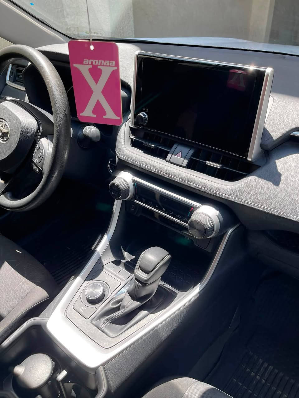 للبيع | Toyota RAV4 Hybrid XLE 2023 🇺🇸
✨ المواصفات:
✅ موديل 2023
✅ فئة XLE Hybrid
✅ وارد أمريكي
✅ محرك 2.5 لتر هايبرد (اقتصادية جداً بالوقود)
✅ جير أوتوماتيك
✅ ماشية 49 ألف ميل
✅ تشغيل بصمة (Smart Key)
✅ تشغيل زر (Push Start)
✅ شاشة لمس تدعم Apple CarPlay و Android Auto
✅ كاميرا خلفية
✅ مثبت سرعة ذكي (Radar Cruise Control)
✅ نظام الحفاظ على المسار (Lane Assist)
✅ نظام التحذير من الاصطدام مع فرملة تلقائية
✅ كشافات ضباب
✅ جنوط ألمنيوم أصلية
✅ سلة سقف
✅ تكييف ممتاز

🔧 ملاحظة: ضرر قطعة واحدة فقط (جاملغ جهة السايق).

💰 السعر: 24,000 دولار (قابل للتفاوض بالمعقول)

📞 للتواصل:***********
