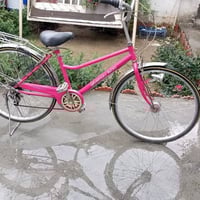 شباب شلونكم بايسكل للبيع حجم 26نضيف لون وردي بايسكل حلو وجديد والله ال...