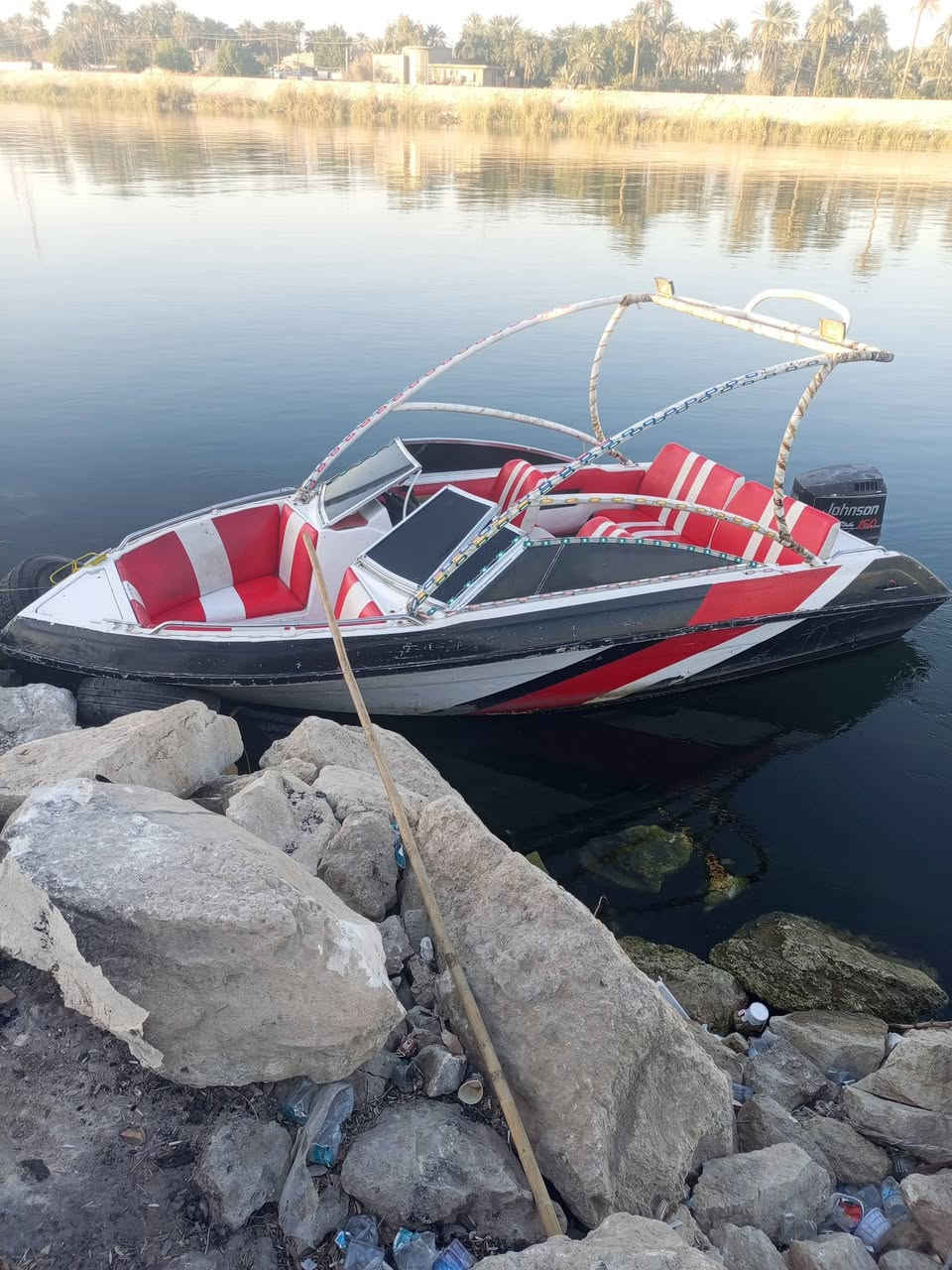 ز
زورق للبيع حجم المكينه ١٧٥ مامفتوح لاكير ولا محرك  ***********
