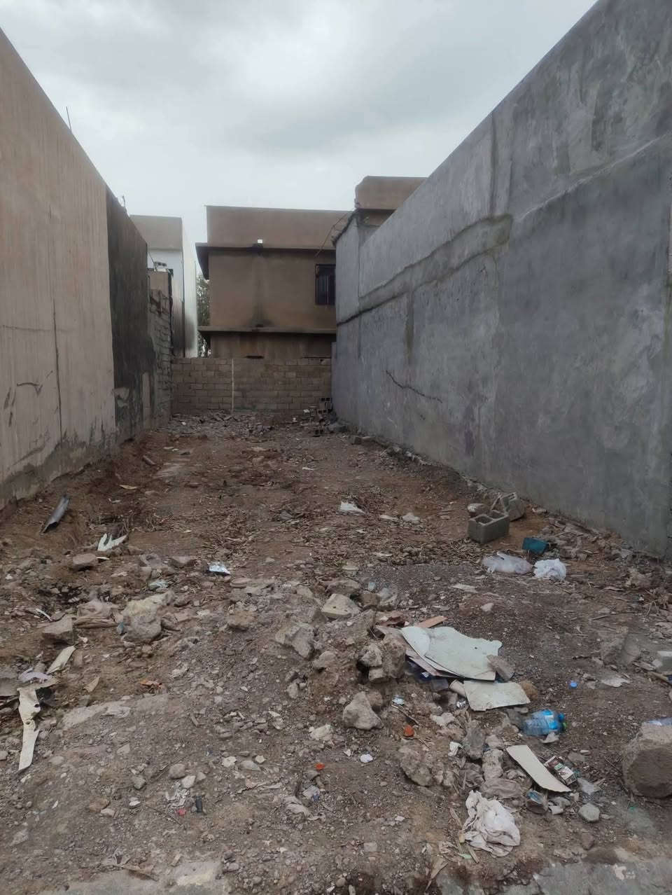 قطعه ارض للبيع طابو صرف 
المساحه 110 متر واجهه 5,5 في 20
موقع حي الأسرى مقابل جامع العدل ومستوصف هاوكاري
السعر 76
للاستفسار الاتصال ***********
او مراجعة مكتب القاسمي للعقار فرع٣ عنوان المكتب حي الأسرى مقابل صيدلية الجواهر
