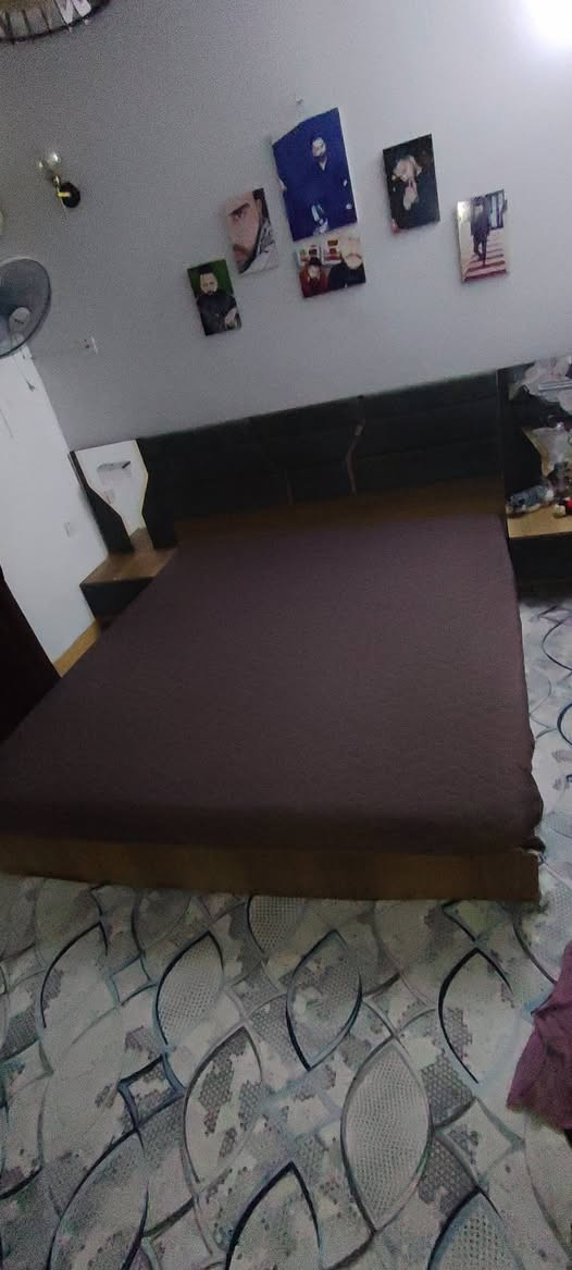 السلام عليكم 
غرفه نوم للبيع 5 قطع تركي
بيها ملاحضات بسيطه بس نظيفه كلش
مستخدمه أشهر السعر ٤٧٥
*********** واتساب
