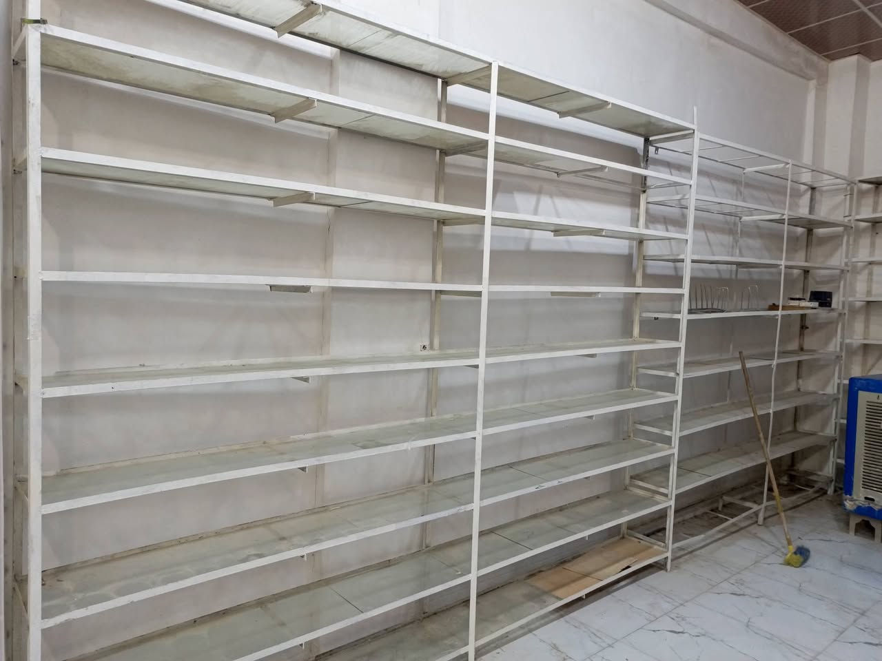 رفوف للبيع ***********
