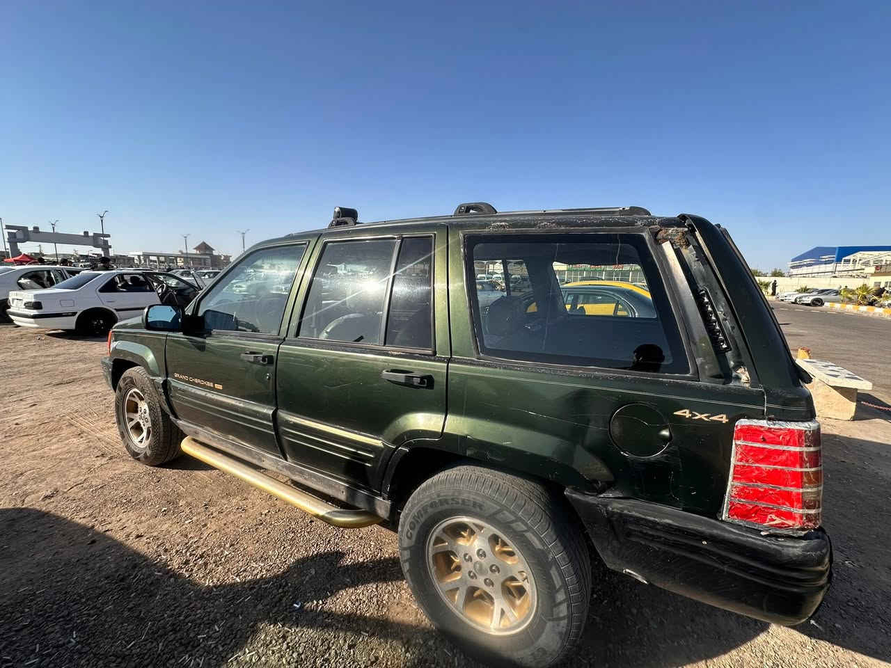 السلام عليكم
للبيع جيب شيروكي مديل 1998 محرك VVT3000 محرك وكير جدد رقم بصره انگليزي باسمي شرط التحويل زوج تايرات امامي جدد سياره كفاله بلاصوليات ومن الكصه ولباقي شوف العين  السعر 38 المكان البصره رقم التليفون ***********
