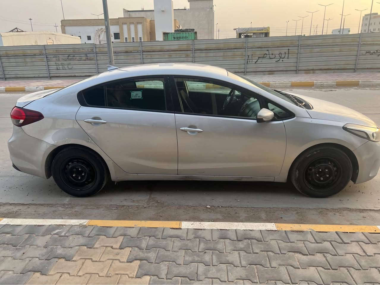 كيا فورتي موديل 2018 كير عادي رقم بغداد انكليزي تحويل بل الاسم السياره كفاله عامه عدا بارد بل بنيد سونارهه وياهه كير ومكينه دوش تخم تاير السياره جاهزه من كلشي السعر 105 
العنوان واسط مركز مدينه
الاستفسار الاتصال ع رقم *********** علما غير متواجد ع فيس بوك دهل اوران, واسط
