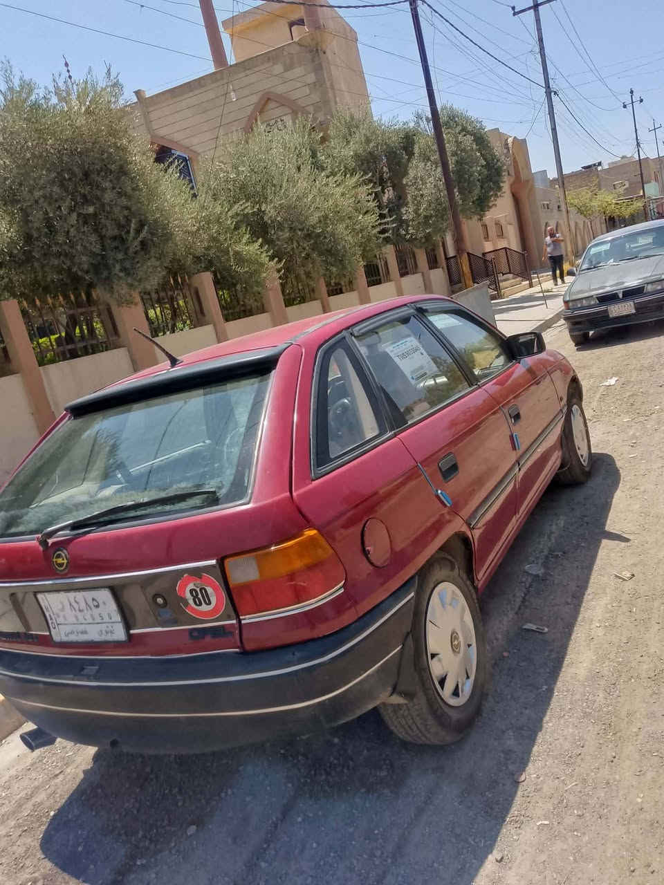 السلام عليكم 
استرا موديل 91 ب اسمي مع كابون بانزين سيارة نظيفة مال بيت ماتصرف عليها شي رايدها ب42 بيها مجال ورقة،، وترهم ايضا اقساط شراي خابر وتدلل

***********
