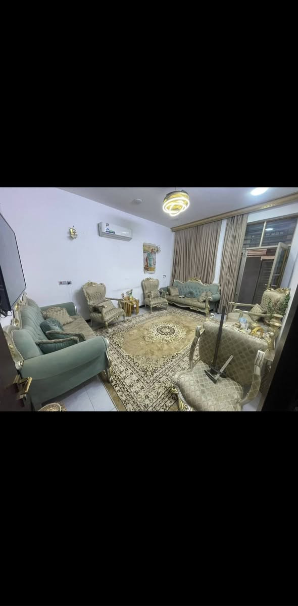 السلام عليكم دار للبيع حي البساتين خلف اسواق بعقوبه المساحه 110 بناء حديث
ستقبال + صاله + مطبخ + غرف عدد 4 + حمام 2 + صحيات خارجيه
رقم الهاتف ***********
غير متواجد على الفيس
