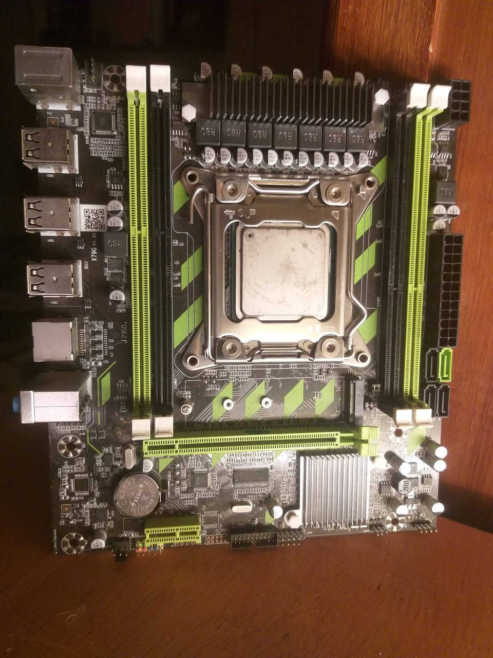 السلام عليكم قطع للبيع بسعر مناسب
______________________________

مذربورد زيون x99 جديد كامل ملحقات 
ايو شيلد كيبل ساتا   سعر: 15 الف

مذربورد X79G مع معالج xeon e5 2640 v2
بورد ومعالج مستعمل  سعر: 20 الف 

باور سبلاي 650 واط ماس استخدام شهر بس 
                               سعر: 35 الف 

باور antec و350 واط بيه 16 بن كارت شاشه 
بن معالج.                 سعر: 15 الف

هارد hdd حجم 500 كيكا من WD blue 
بيه العاب الاتيه: gta v mafia 3 gta sa محاكي ps2
                               سعر: 20الف

معالج i3 جيل ثالث 
                              سعر: 5 الف

مروحه deep cool وRGB 
تاخذ 4 بن و3 بن مستعمله نظيفه سعر: 5الف 

مبرد بي كوايت مستعمل بدون مروحه 
                                سعر: 10الف

مكاني بصره ماعندي توصيل خوان


**إذا كنت صاحب هذا الإعلان وتريد حذفه لأي سبب، رجاءا أرسل رسالة إلى الدعم الفني**