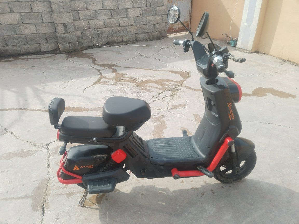 ماطور شحن للبيع حجم 14 كلو شغال لايتات اشاير بريكات شغالات بس يعوزه باتريات رايده 200 بي مجال مكاني العباس ***********
