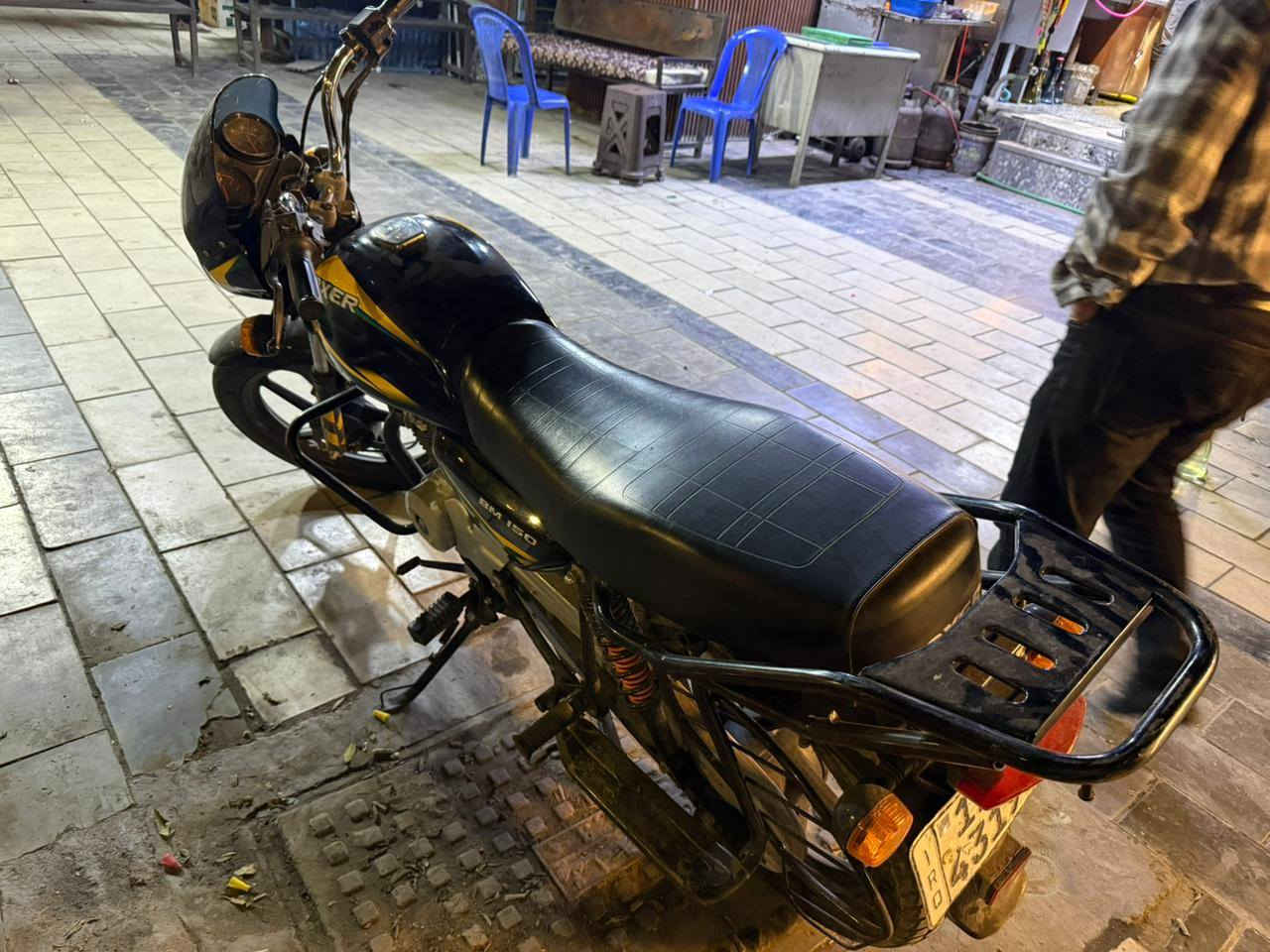 بوكسر مرقمه للبيع موديل ٢٠٢٤ الدراجه نضيفه فول مكاني شارع حيفا *********** السعر ٢٥٠٠ وبيها مجال بسيط
