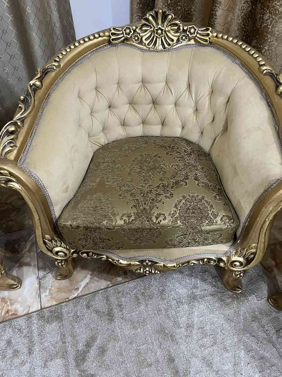 السلام عليكم تخم للبيع استعمال قليل جدا مصري 10 مقاعد مع طبلة وسطية عدد 1 و2 جانبيات عدد 2 للاستفسار على الخاص


**إذا كنت صاحب هذا الإعلان وتريد حذفه لأي سبب، رجاءا أرسل رسالة إلى الدعم الفني**