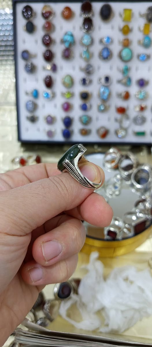 خاتم من اليشم اليماني صياغة الاكتاف فضه عيار ٩٢٥ قطعه جميله جدا للاستفسار التواصل ع  الخاص


**إذا كنت صاحب هذا الإعلان وتريد حذفه لأي سبب، رجاءا أرسل رسالة إلى الدعم الفني**