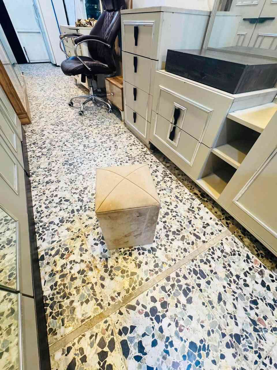 غرفه 8 قطع نضام بيبان ام الملحق نضافه 100‎%‎ تخت تسكام سعرهه 575 الف للاستفسار واتساب ***********
