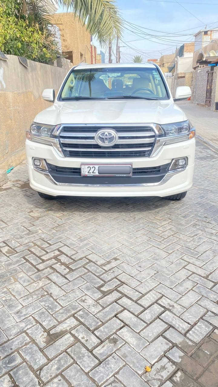 السلام عليكم لاند كروزر للبيع موديل 2019 بريميه فول موصفات 1 /1
السياره جديده ومكفوله كفاله عامه من الصبغ والتبديل سياره مال جناي السعر والاستفسار ***********
مكان السياره بغداد الزعفرانيه
