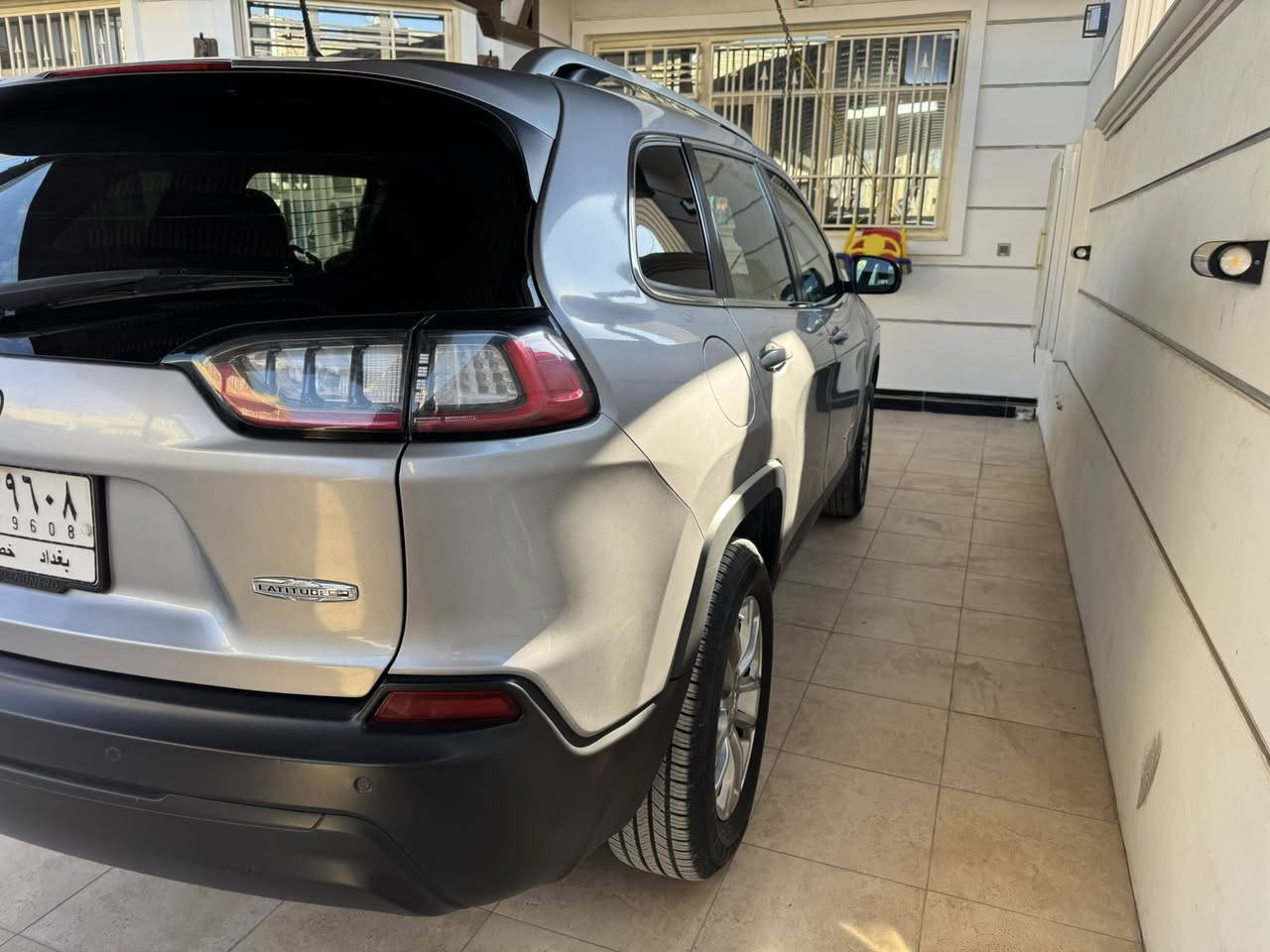 جيب شيروكي 2021 لاتليود بلص دفع رباعي محرك 4 سلندر 2.4  رقم بغداد بسمي حادث جاملغ كما موضح وبيه صبغ بلباب خلف الراكب موضح بلصور ماشية 87 الف السعر 165 وبيهة مجال 
بغداد ***********
