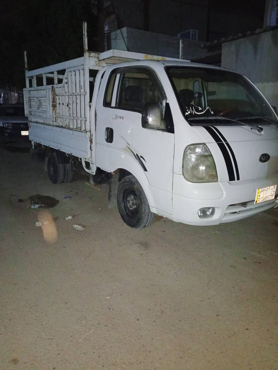 سلام عليكم 
كيا حمل موديل 2010 سياره مكفوله كفاله عامه سياره بدون محجر سعر 98وبيه مجال حك جيتكم رقم ***********
