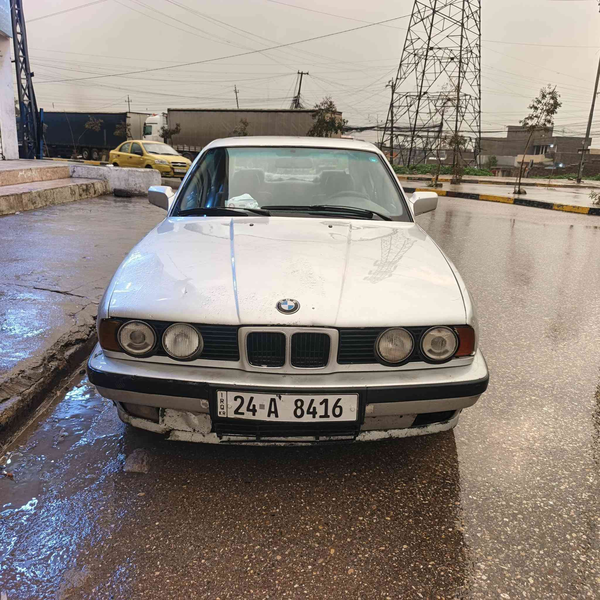 بي ام 535 فول توماتيك
محرك شرط
كير شرط
تحويل شرط
الطخم نص عمر 
السعر 45 
***********
***********
موصل الجانب الأيمن حي التنك
