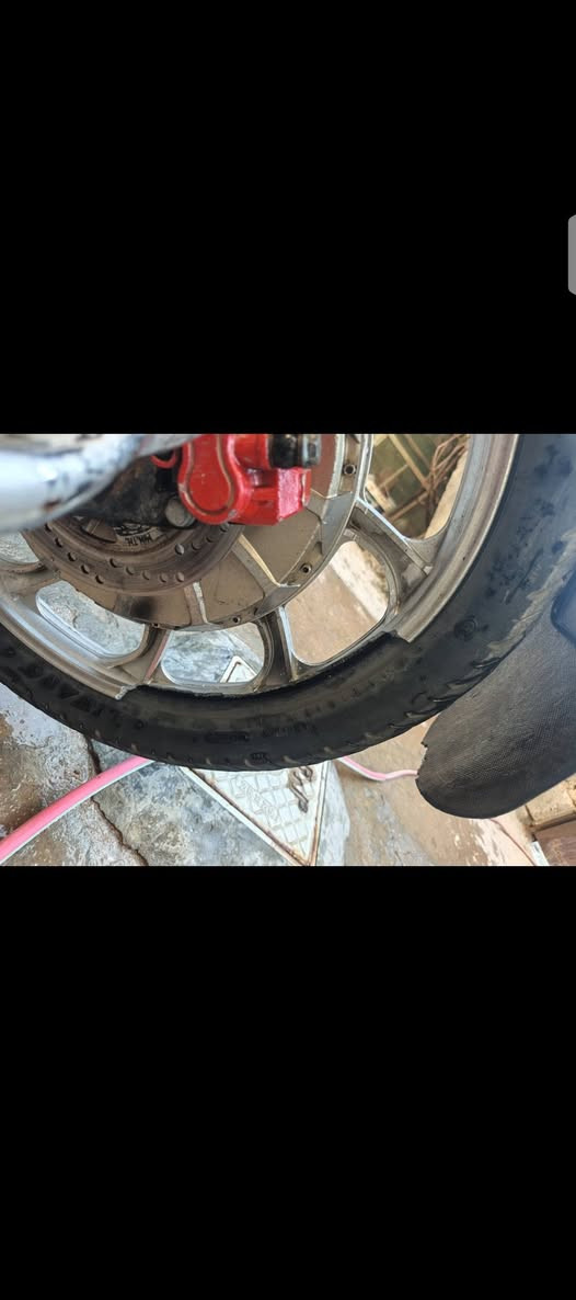 السلام عليكم ماطور شحن للبيع بطارياته كلهن زينات اوعل فحص مابيهن وحده تعبانه بس اثنين بدايت نفخه بصيطه ولا امبينه نضافته مثل مشوفه كدامك او بي كسر بل اطار اتبدل اطار سعره 225 اليريده يجي خاص اويتصل عل رقم مكاني السكنيه هذه رقمي ***********
