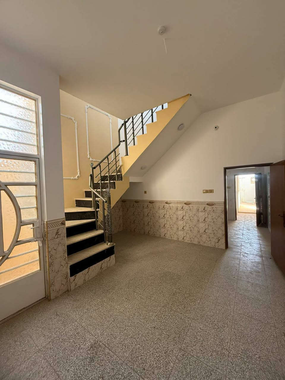 بيت 🏠 للايجار مساحة 100م 

سعر الأيجار 250 الف 💵💵
 
فول الفول 

الموقع 📌 النجف حي النداء شارع ستين العرضي الأول

يحتوي على غرفة نوم واستقبال  وصالة ومطبخ وحمام عدد 2


**إذا كنت صاحب هذا الإعلان وتريد حذفه لأي سبب، رجاءا أرسل رسالة إلى الدعم الفني**