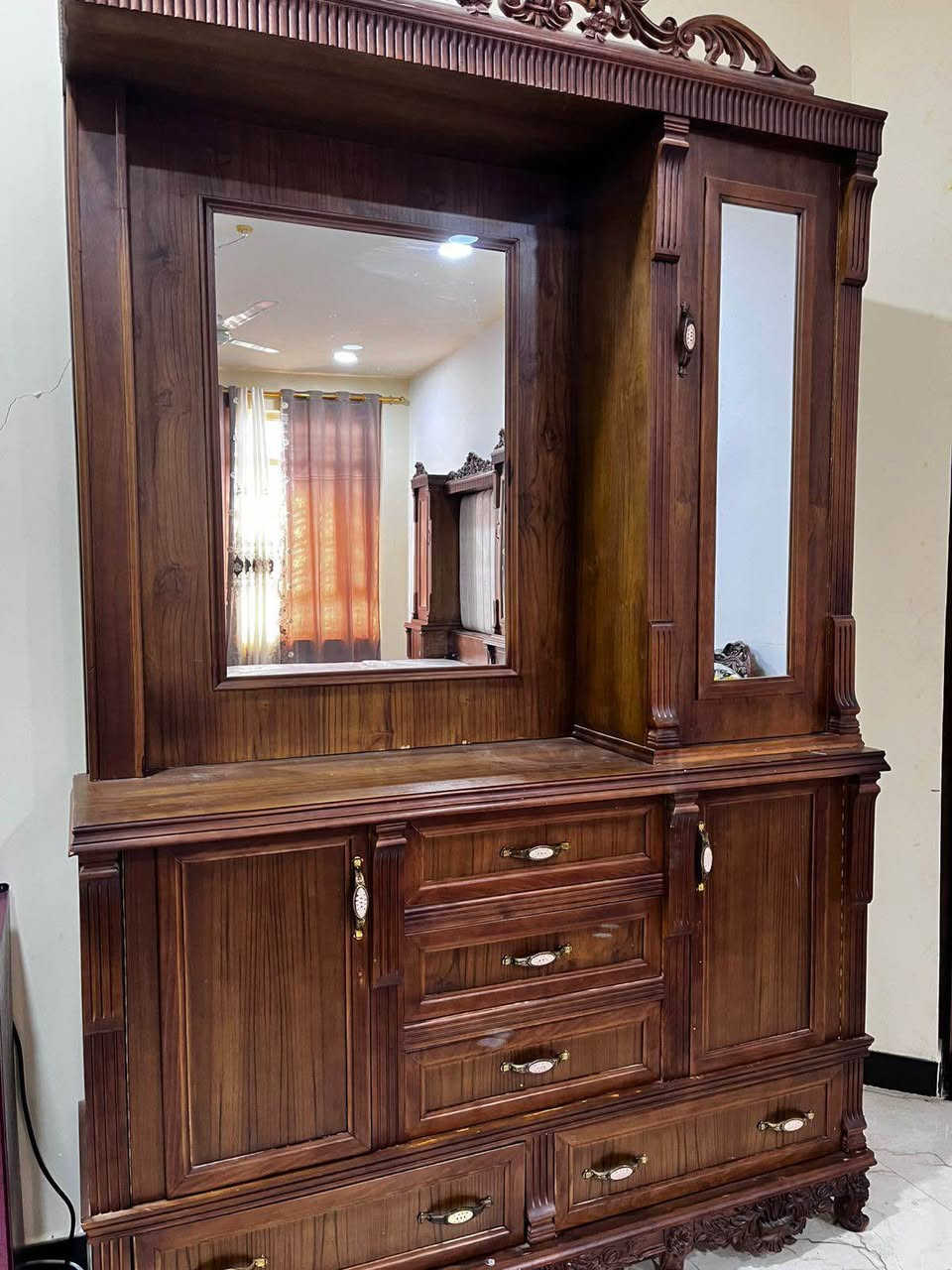 أسلام عليكم غرفه خشب زان التفاصيل داخل الفديو مستعجل عليه سعره مناسب 3 ملاين للأستفسار عبر الرقم واتساب اتصال *********** عمارة, ميسان
