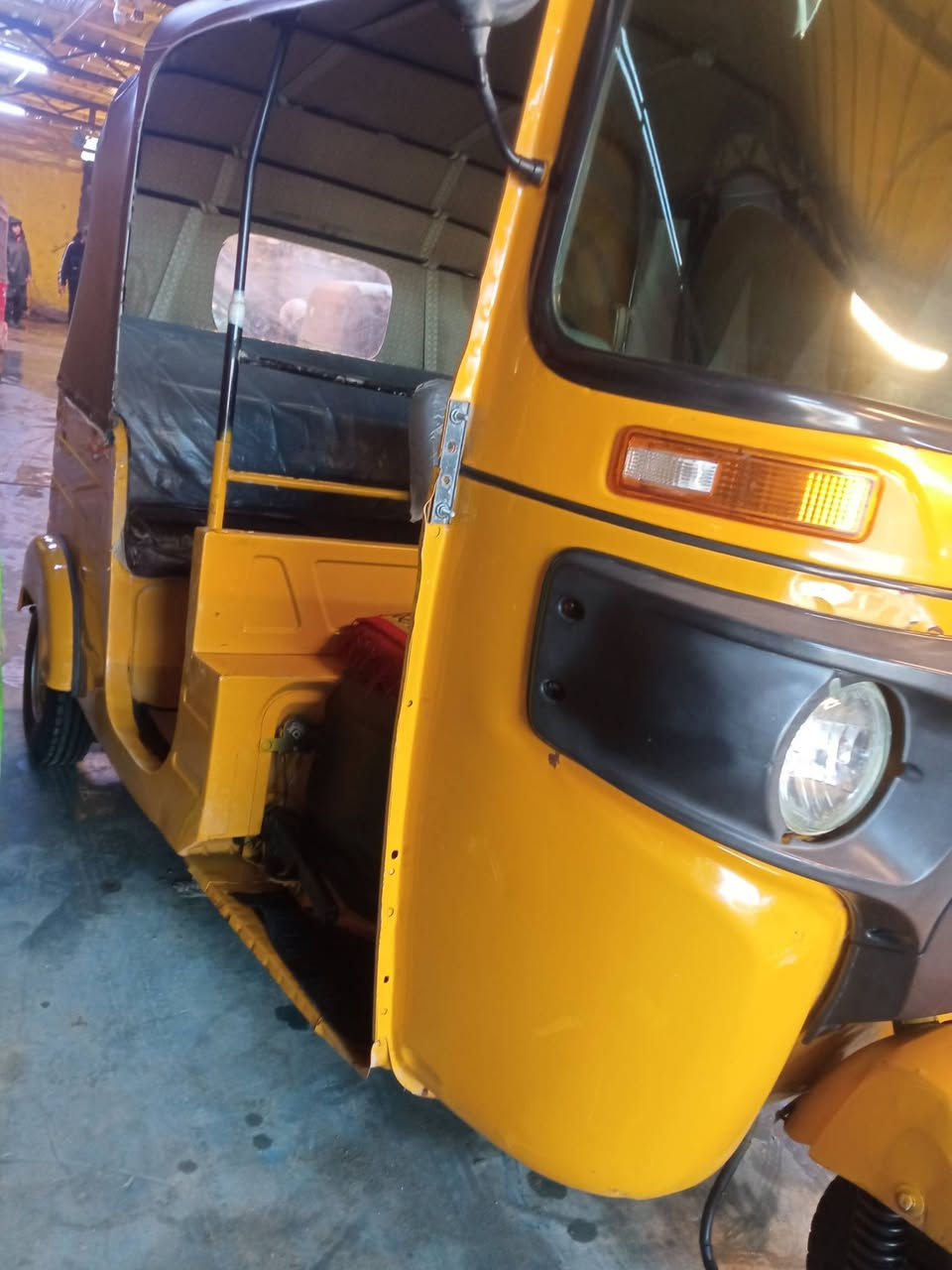 السلام عليكم تكتك لبيع موديل 20 شهر ال خامس تكتك نضيف لا ضربه ولا صبغ عام تعمير بس دوسات معمره وراش كاعياته غير هاذه مابيه مكينه شرط لبصره تروح بيه تكتك اوراق وماشي بمعاملة مالته..... وهاذه رقمي ....***********
